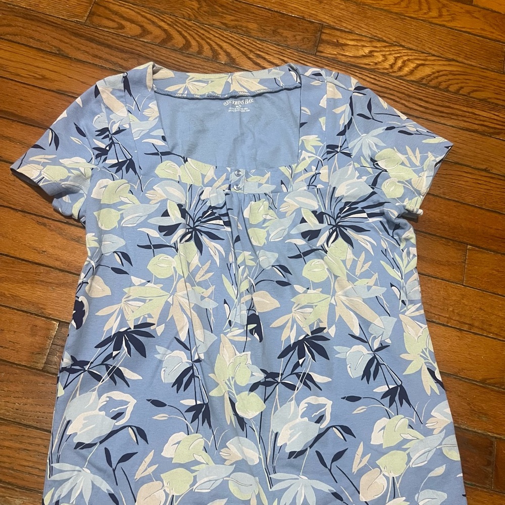 St. John's Bay Blue Floral Blouse - Picture 1 of 5